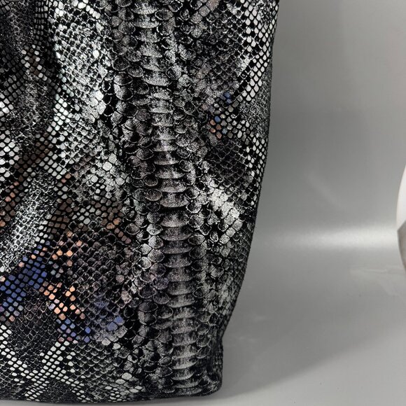 Oak 73 Suede Snake Silver Tote - Picture 3 of 13